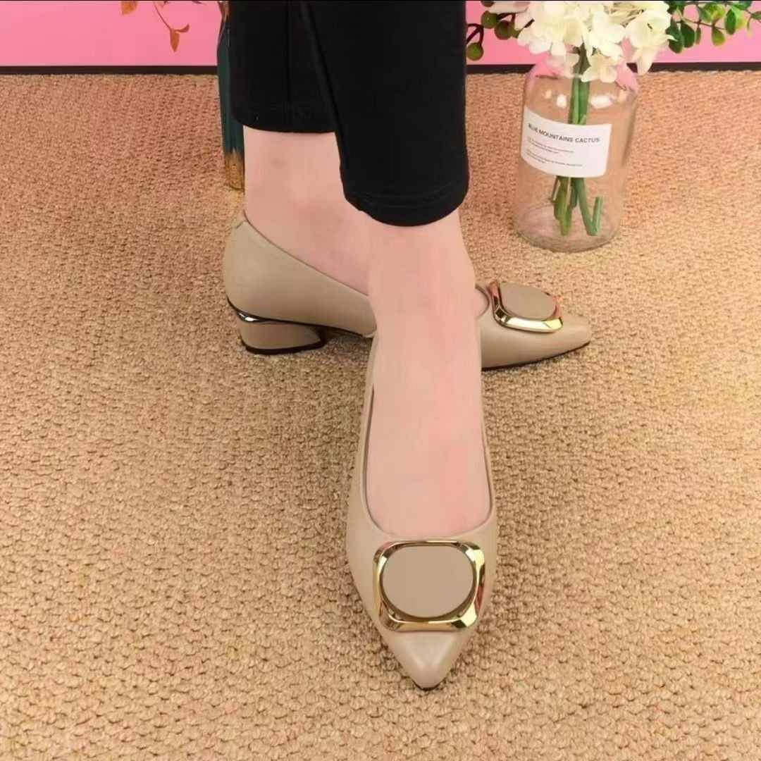 Zapatos de tacón grueso y punta poco profunda para mamás