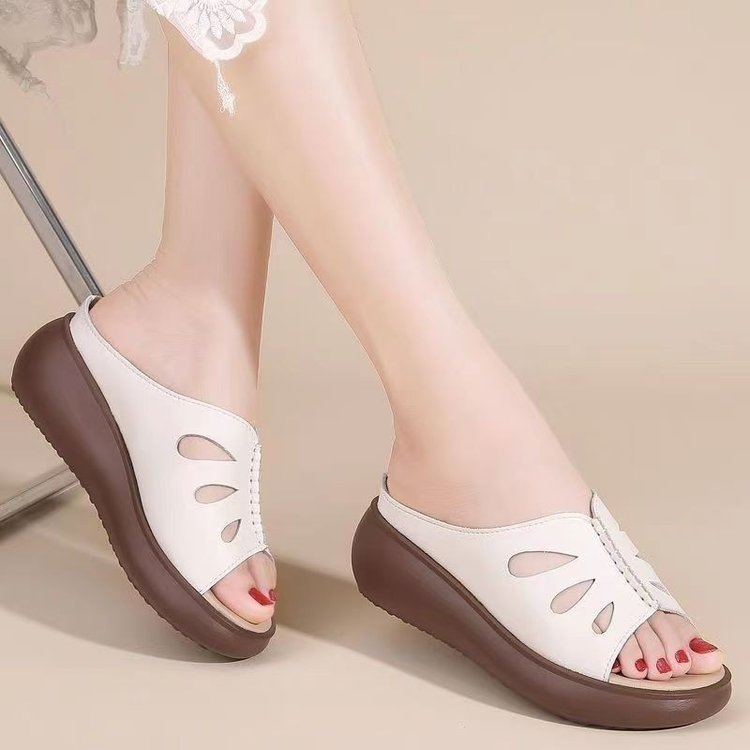 Nuevas sandalias de cuña