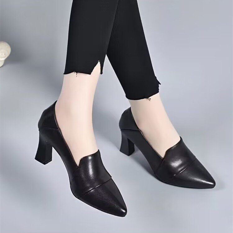Zapatos de piel con tacón alto y punta