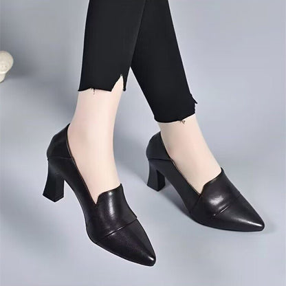 Zapatos de piel con tacón alto y punta