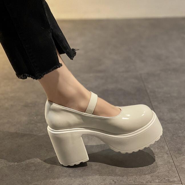 Nuevos tacones altos de tacón grueso para mujer.